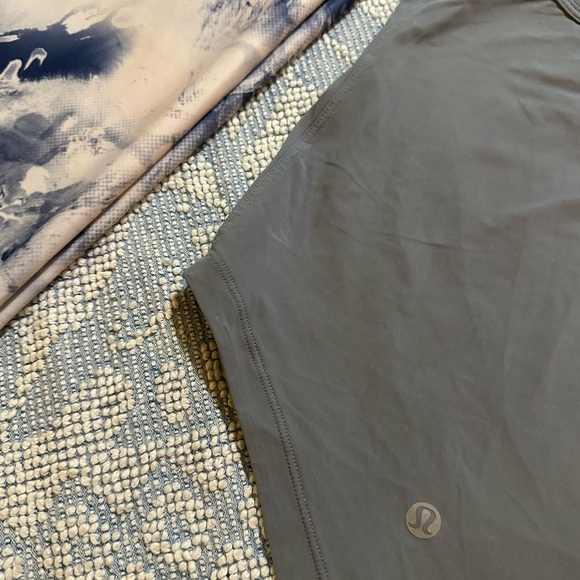 LOT of 2 - LULULEMON top sz 4 and 2 Bird leggings sz S - Picture 3 of 12